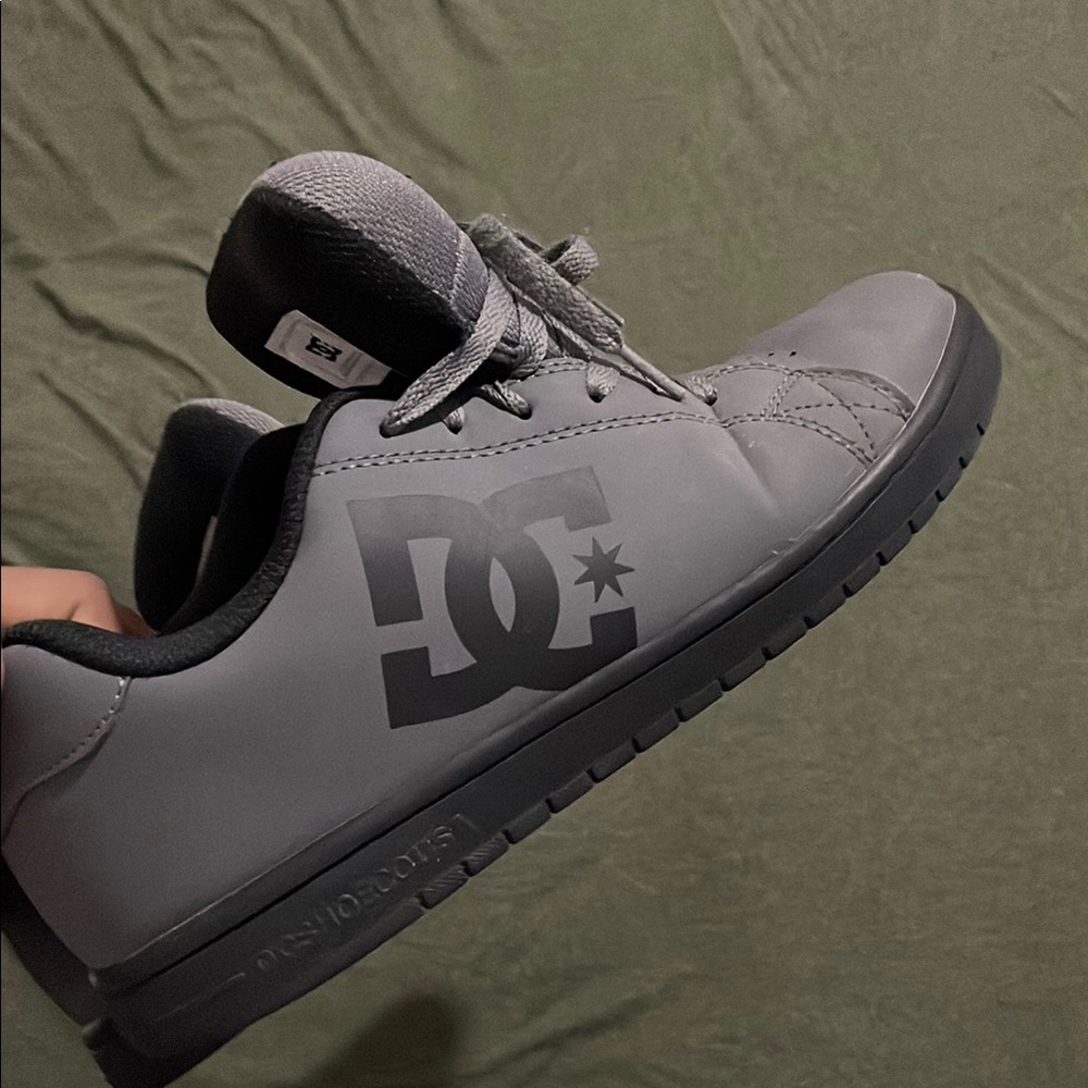 Chunky DC shoes ( Slightly Used )